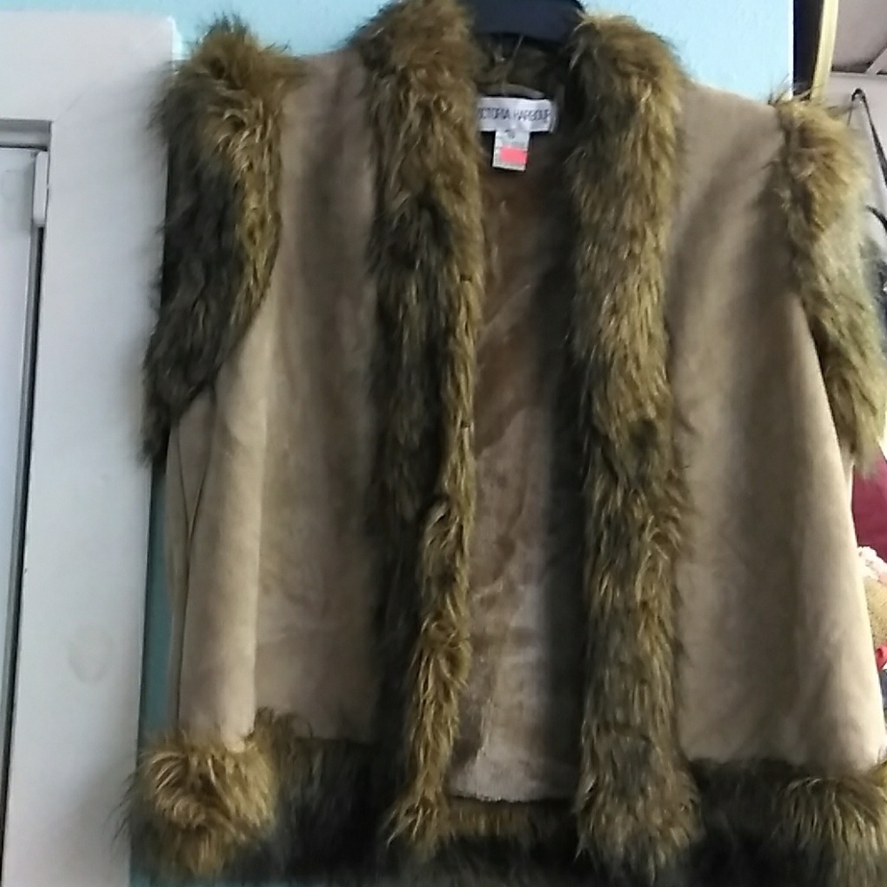 Victoria Harbour Vest